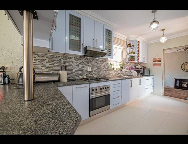 5 BEDROOM HOUSE FOR SALE IN BIRCH ACRES EXT 4